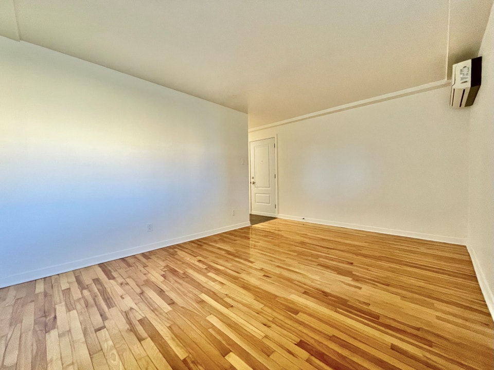 4 et demi - Longueuil - Électros + parking inclus - Dispo mtn! 3