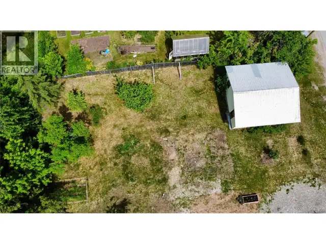 611 Slocan Street Slocan, British Columbia in Land for Sale in Nelson - Image 6
