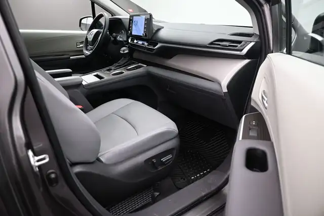 2024 Toyota Sienna XLE in Cars & Trucks in Dartmouth - Image 30