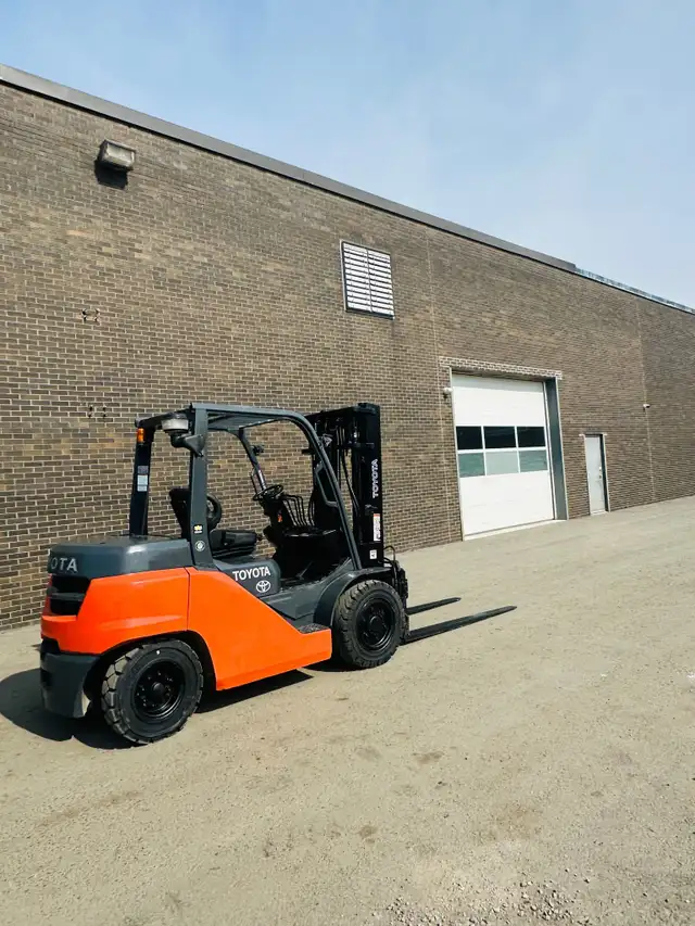 2018 Toyota DIESEL OUTDOOR Forklift with 8000 LB Cap side-shift  in Heavy Equipment in Mississauga / Peel Region - Image 4