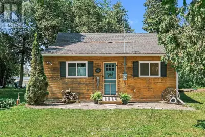 Welcome to Firefly Cottage! Tucked along a peaceful stretch of the Rideau River, just minutes from h...
