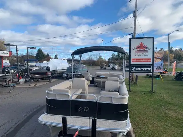 2019 Avalon Venture w/50HP Yamaha includes trailer! in Sport Touring in Sault Ste. Marie - Image 5