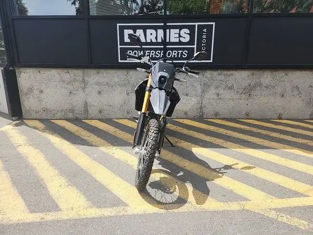 2025 Suzuki DR-Z 4S in Street, Cruisers & Choppers in Calgary - Image 8