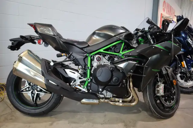2025 Kawasaki NINJA H2 CARBON in Street, Cruisers & Choppers in Edmonton - Image 3