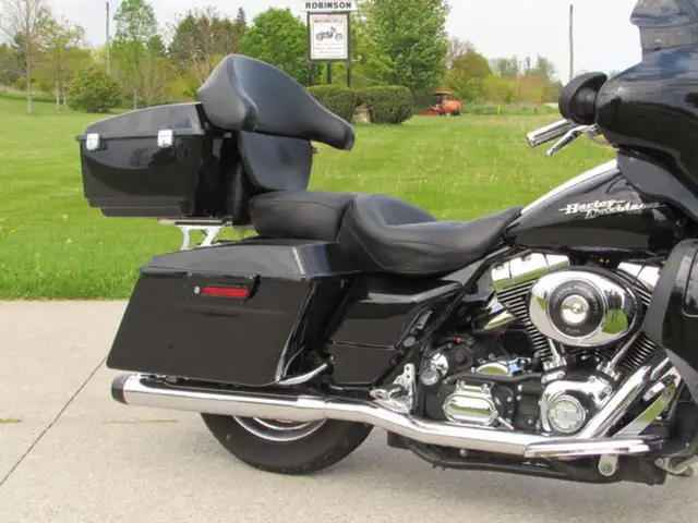 2006 Harley-Davidson FLHX Street Glide Over $9,000 in Great Opti in Sport Touring in Leamington - Image 8