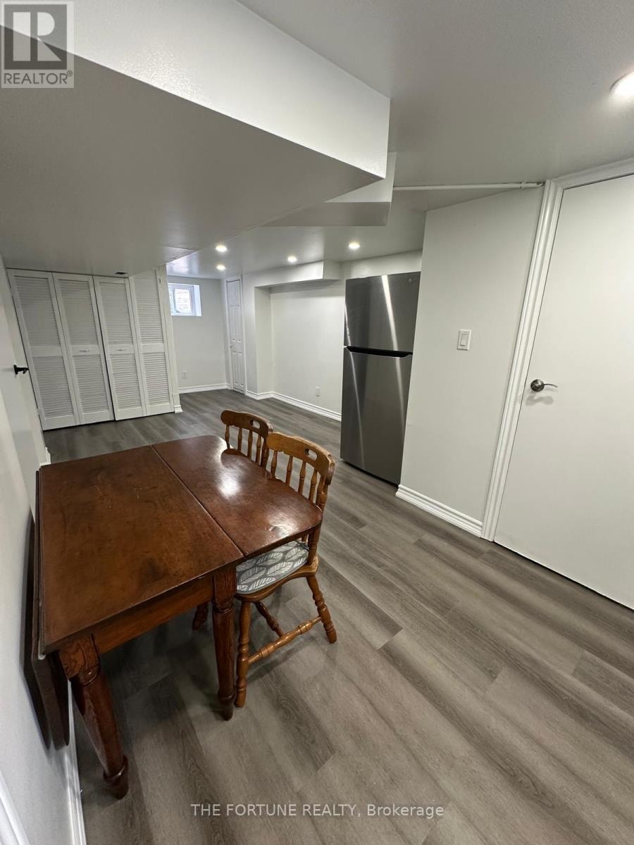 54 PATIKA AVENUE Toronto (Weston), Ontario 4