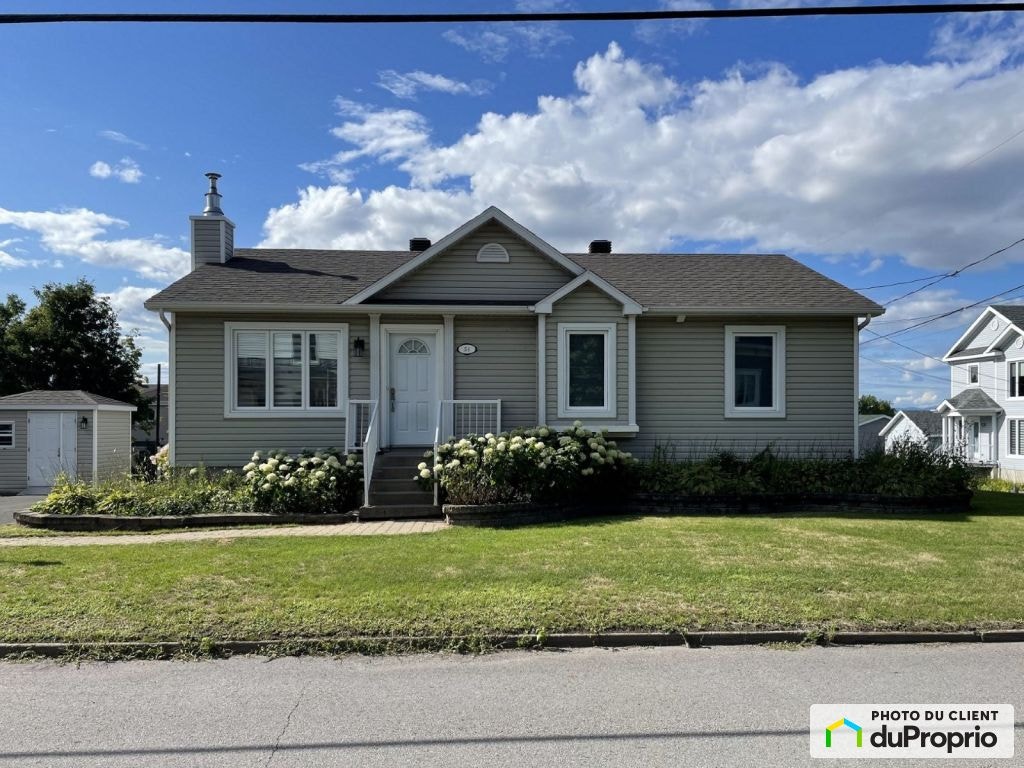 $372,300 - Raised Bungalow for sale in Cap-St-Ignace — photo 1