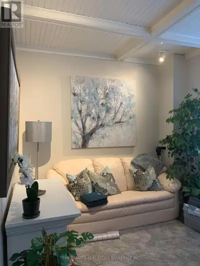 Located in the heart of downtown London, Ontario, 474 King Street is a stunning three-storey commerc...