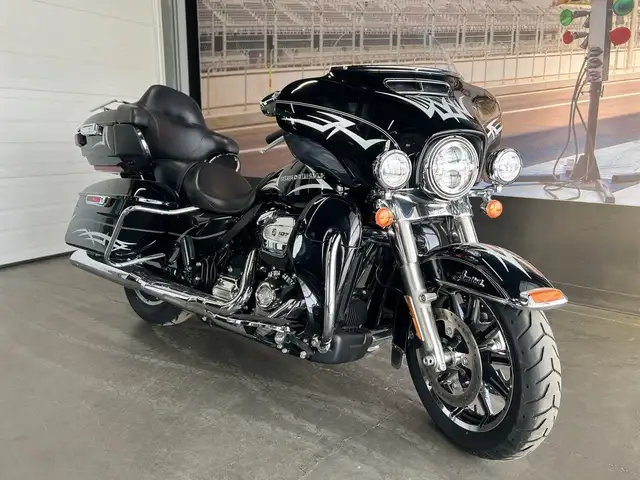 2018 Harley-Davidson FLHTKL - Ultra Limited Low in Sport Touring in Strathcona County - Image 3