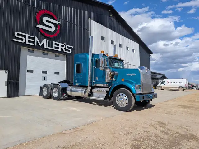 2002 KENWORTH W900B in Heavy Trucks in Saskatoon - Image 4