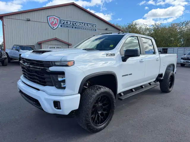 2025 Chevrolet Silverado 3500 LT