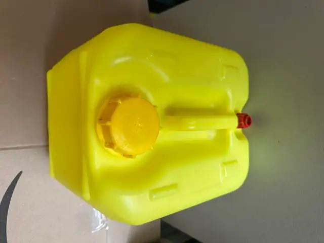 Liquid Chlorine Jugs (containers) in Other in Mississauga / Peel Region - Image 4