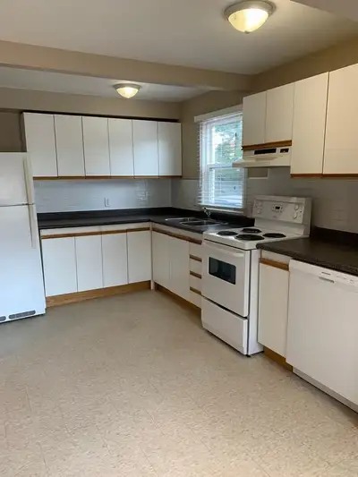 Bright and welcoming 3-bedroom apartment with a home-like feel located in Gravenhurst available Janu...