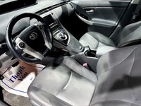 High-Value Options: Sunroof Leather Interior Navigation Low Mileage The 2010 Toyota Prius offers out... (image 7)