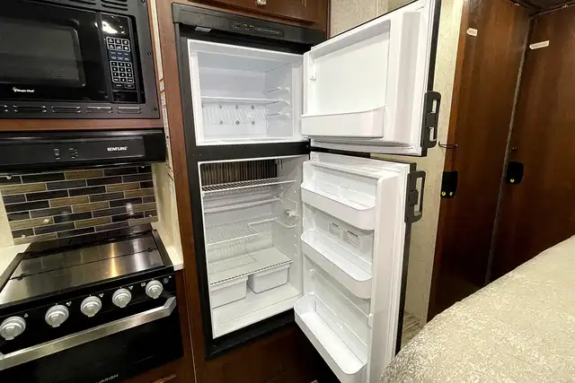 2019 Forest River Sunseeker 2420MS – Pre-Owned Class C Motorhome in RVs & Motorhomes in Red Deer - Image 32