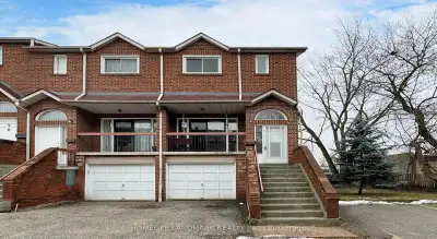 Price: $898,000 / $3,407/mo Rare Find! Renovated End-Unit Townhouse In Prestigious Agincourt Communi...