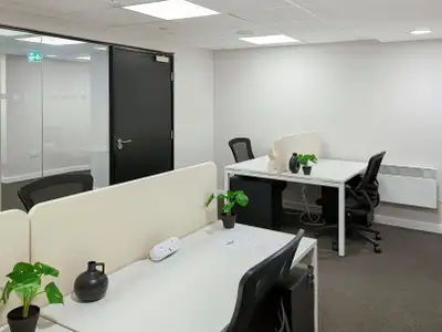 A fully serviced private office with 15 people, ready to use from day one. Work with focus and priva...