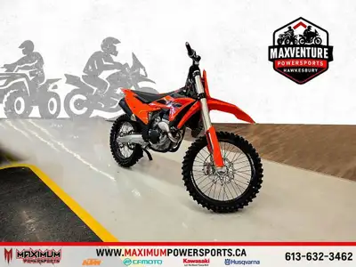 2025 KTM 250 SX-F La KTM 250 SX-F 2025 combine agilité légère et puissance dynamique 4 temps dans un...