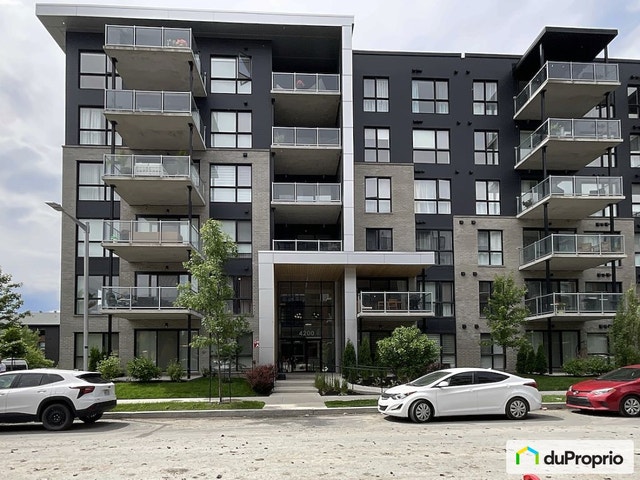 $490,000 - Condominium for sale in Longueuil (St-Hubert) — photo 2