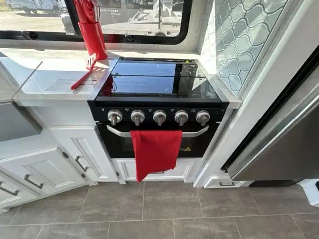 2022 Coachmen RV Mirada 35ESF in RVs & Motorhomes in Red Deer - Image 16