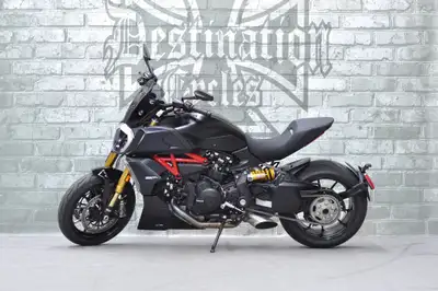 ONLY 6036 km on this MINT, 2020 Ducati Diavel 1260 S! Beautiful Black & Steel colorway which was the...