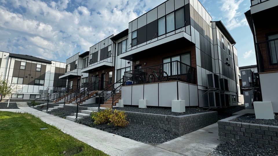 Element Townhomes in Prairie Pointe - 4 Bedroom Full Townhome Ho 2
