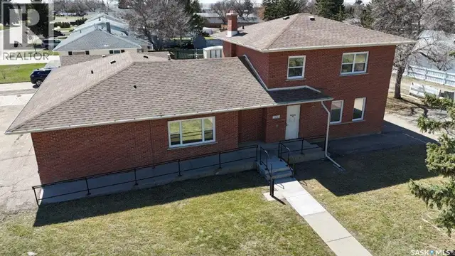 300/302 8th AVENUE W Kindersley, Saskatchewan in Commercial & Office Space for Sale in Saskatoon - Image 2