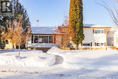 Welcome to 2616 Haultain Avenue, located in Saskatoon's Adelaide Churchill neighbourhood. Walking in...