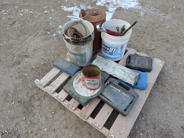QTY OF TOOLS in Heavy Trucks in Saskatoon - Image 5