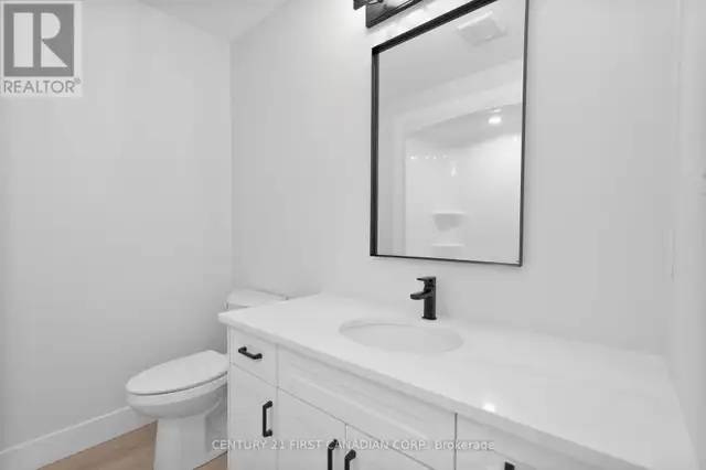29 SHELDABREN STREET North Middlesex (Ailsa Craig), Ontario in Houses for Sale in Grand Bend - Image 6
