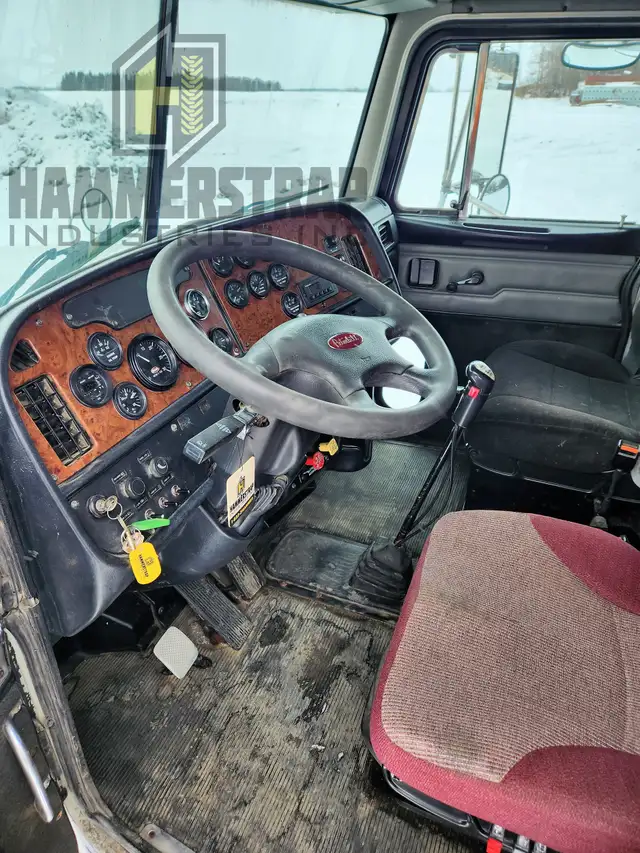 2004 PETERBILT 378 Sleeper Semi Truck w/ C15 Cat Engine in Heavy Trucks in Edmonton - Image 19