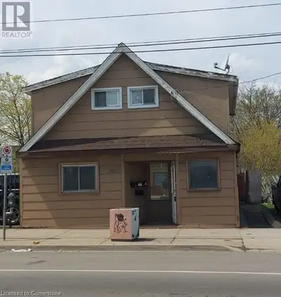 Location! Location! This legal duplex approximately 1410 sq ft. Excellent investment opportunity Mai...