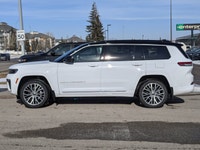 This Jeep Grand Cherokee L has a strong Intercooled Turbo Regular Unleaded I-4 2.0 L/122 engine powe... (image 4)