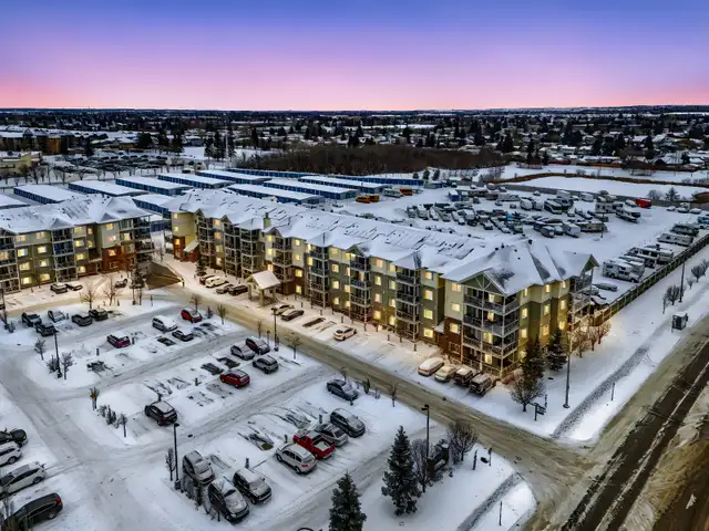 Stunning 2 Bed 2 Bath Condo in NW YEG! Low Condo Fee!