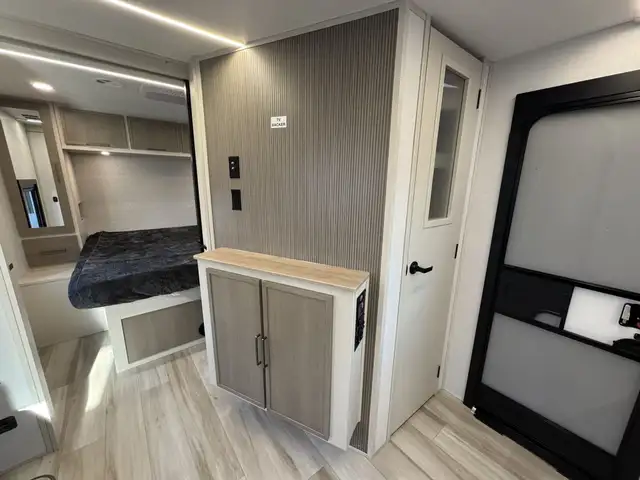 2027 ,Forest River,Salem Hemisphere 255RBHL in Travel Trailers & Campers in Kamloops - Image 9