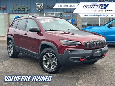 This Jeep Cherokee Trailhawk comes with plentiful amenities. Powering this vehicle is a robust V6 Cy...
