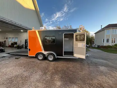 REMORQUE FERMÉ ALCOM EZHAULER 7X14 2018 PORTE RAMPE RACK À ÉCHELLE FENETRE AVEC MOUSTIQUAIRE FAN DE...