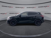 This Nissan Qashqai has a dependable Gas 4cyl 2.0 L engine powering this Variable transmission. Sunr... (image 4)