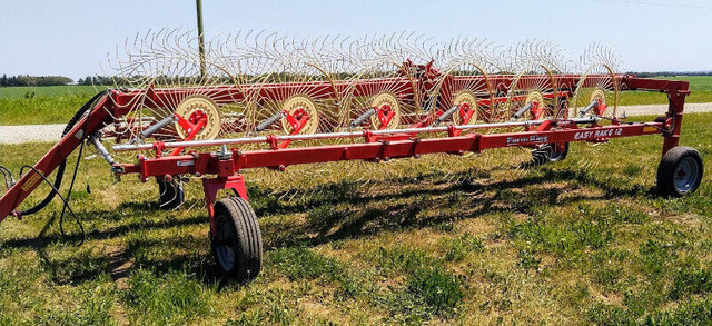 Farm King 12 Wheel V-Rake (RE12FK) in Farming Equipment in St. Albert