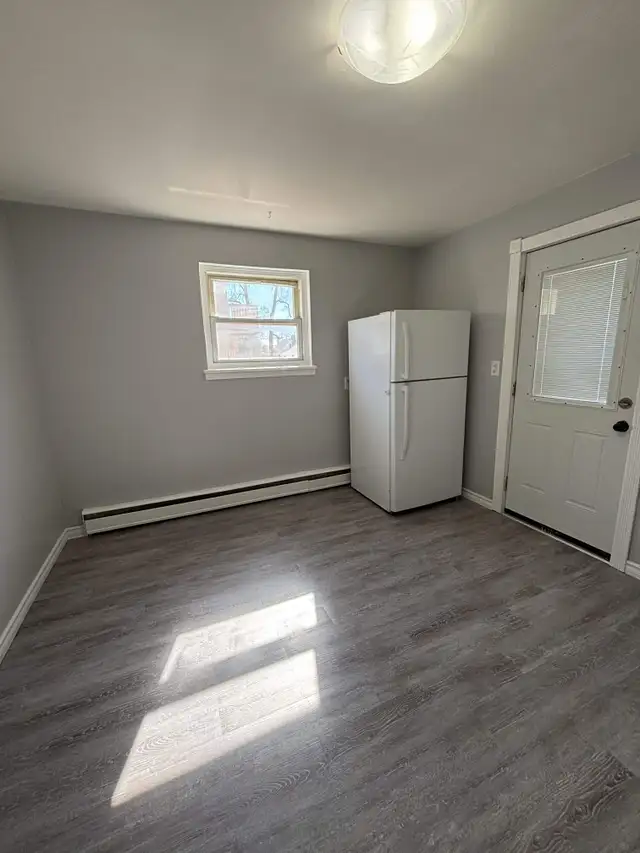 MAIN FLOOR  2 BEDROOM APARTMENT ~ $1295 in Long Term Rentals in Sarnia - Image 10