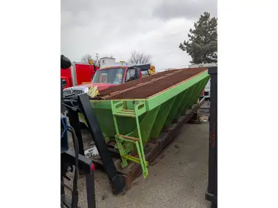 Green salter system. Big hopper, has hydraulic lines. Mounts on a tandem truck. Good for spreading s...