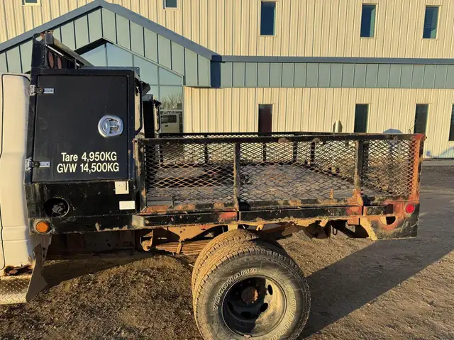 2001 DODGE RAM 3500 in Heavy Trucks in Saskatoon - Image 26