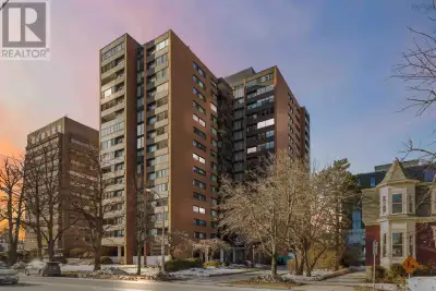 Located in the highly sought-after South End of Halifax, this one-bedroom condo offers a fantastic o...