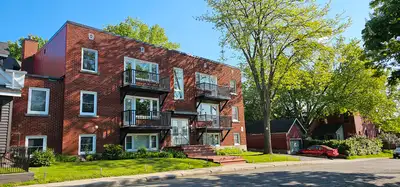 AUGUST 1st: Sandy Hill condo apartment 2 bed 1 bath