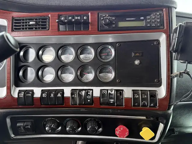 2006 KENWORTH T800 in Heavy Trucks in Saskatoon - Image 17