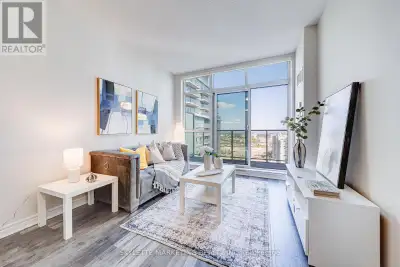 Luxury Open Concept & Spacious Monarch Eq2 2 Bedroom 2 Washroom Upper Penthouse Unit With 2 Large Ba...