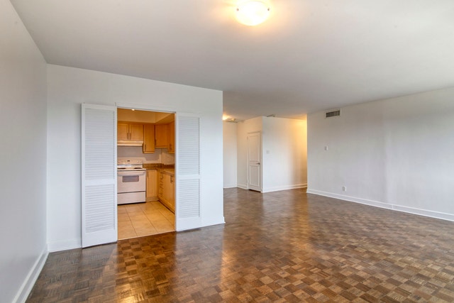 3555 Cote-des-Neiges Road — photo 2
