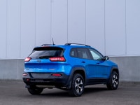 CARGET AUTOMOTIVE is thrilled to offer this 2017 Jeep Cherokee Trailhawk, an off-road-capable SUV fe... (image 6)