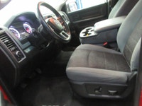 RAM 1500 2019 CLASSIC EXPRESS NIGHT EDITION V-8 5.7 LITRES HÉMI CREW-CAB BOITE 5.7 PIEDS / 4X4 / MAG... (image 5)