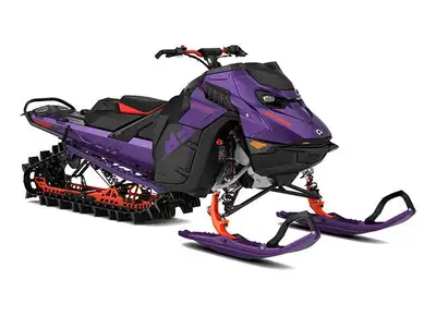 FAITES-VITE ! Modèle exclusif à la vente exclusive du printemps SKIDOO. La motoneige qui a ce petit...